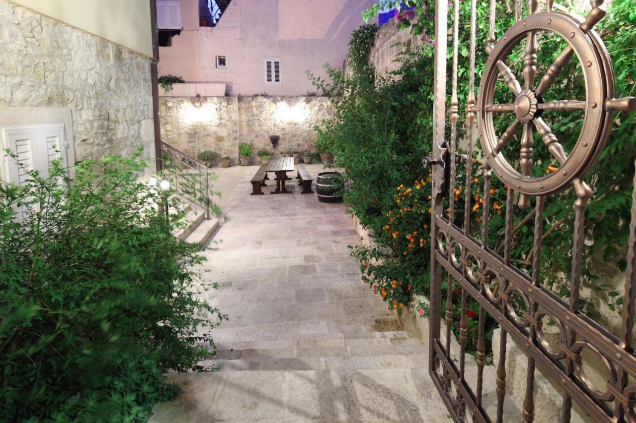 Old Town Studio Apartments Makarska Bagian luar foto