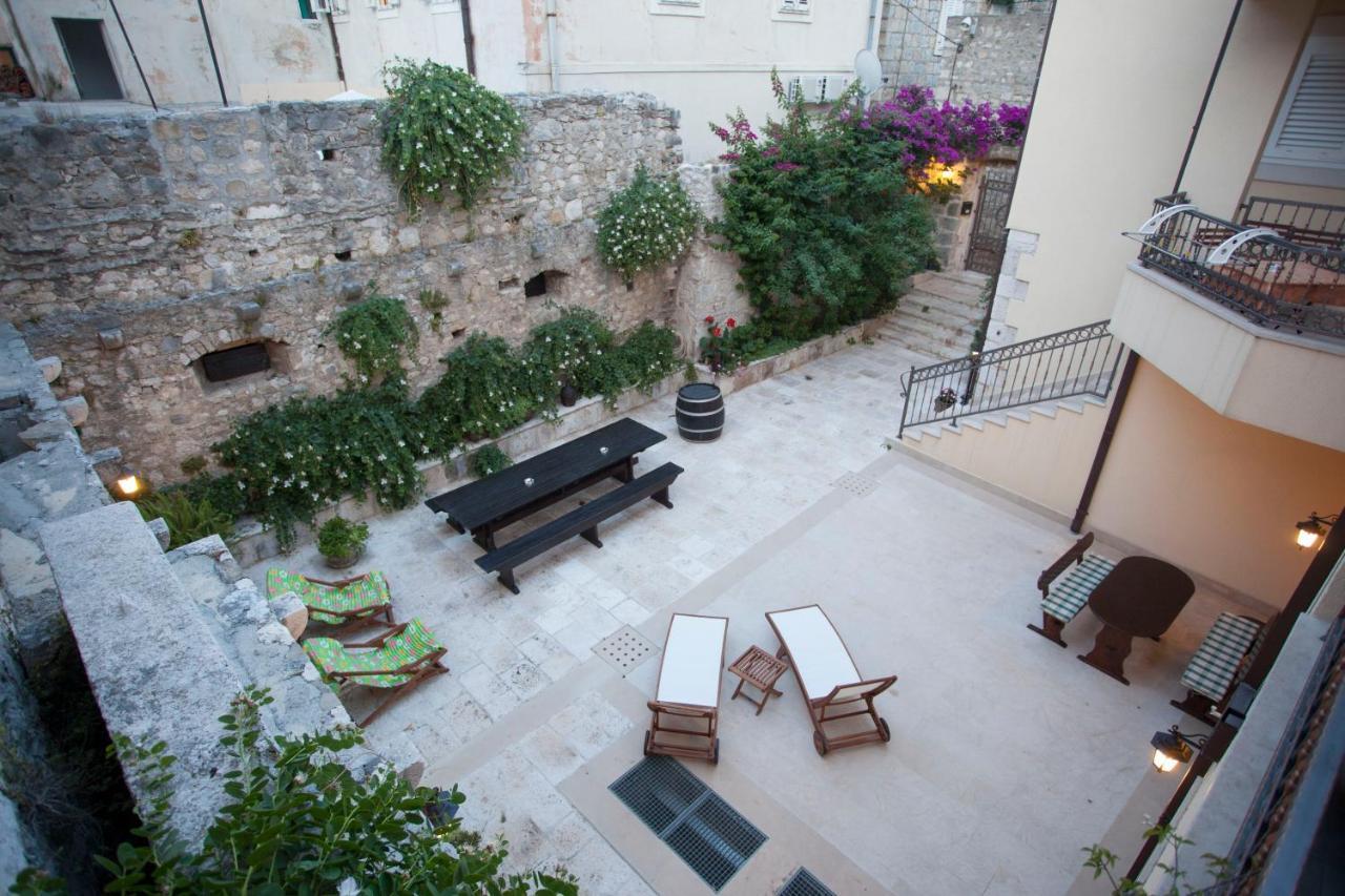 Old Town Studio Apartments Makarska Bagian luar foto
