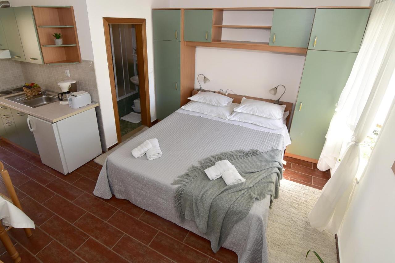 Old Town Studio Apartments Makarska Bagian luar foto