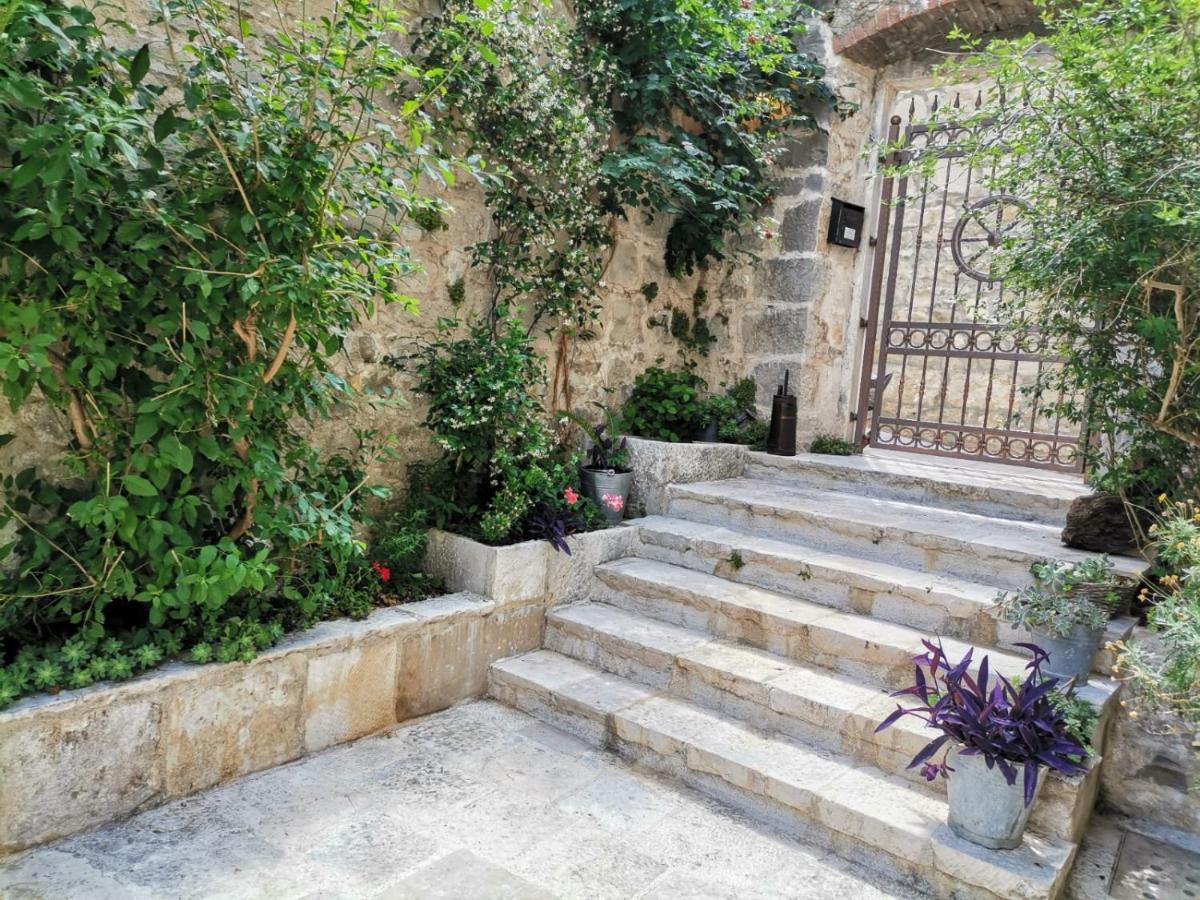 Old Town Studio Apartments Makarska Bagian luar foto